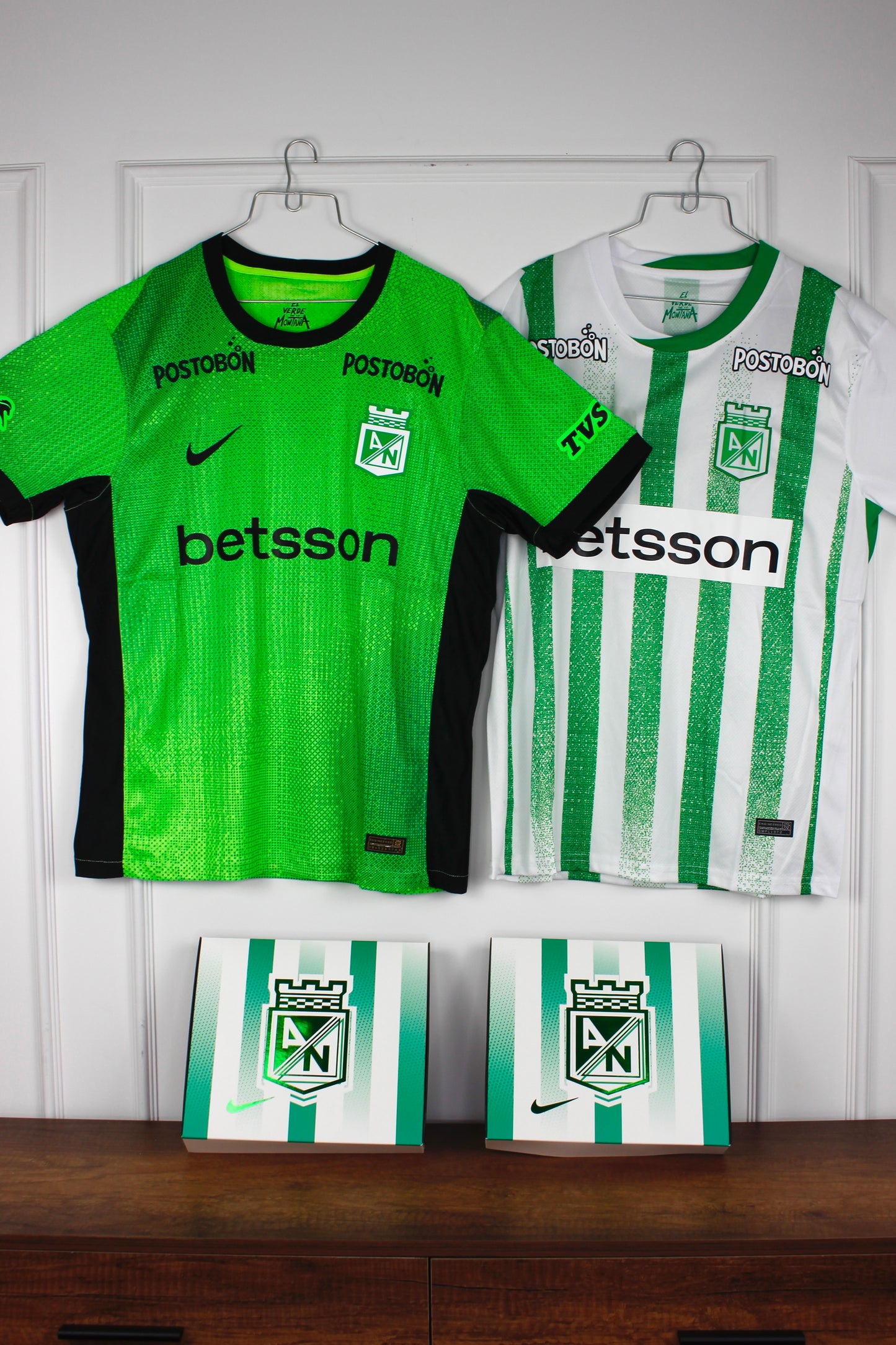 Combo 2x1 Camisetas Atlético Nacional – Verde Limón + Rayas Blanco/Verde